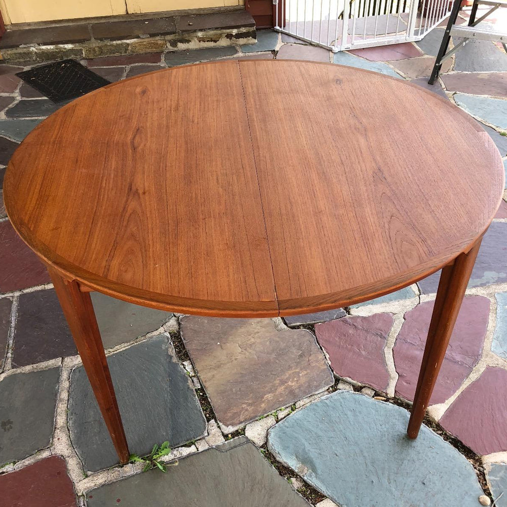 TotalBoat Teak Oil on a table